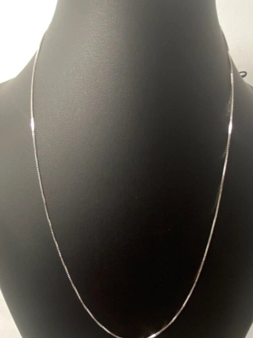 10k White Gold Box Chain 20 inchs 2.2g 1mm